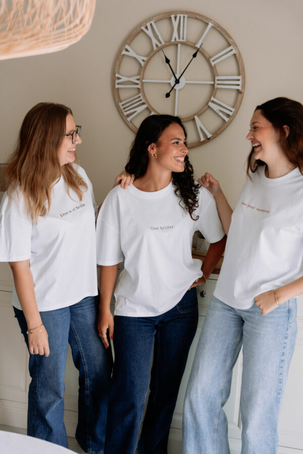 née pour rayonner avec ses amies